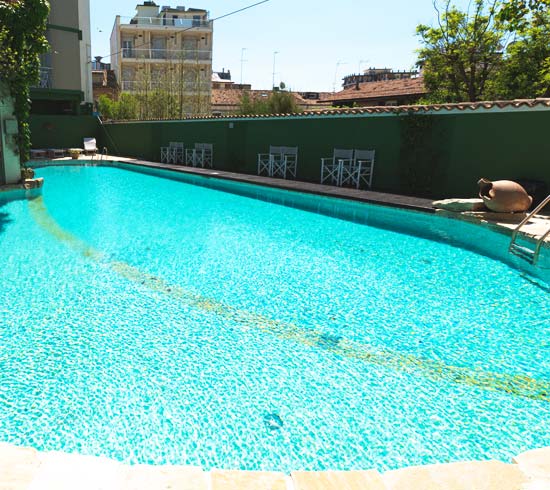 La piscina dell'hotel